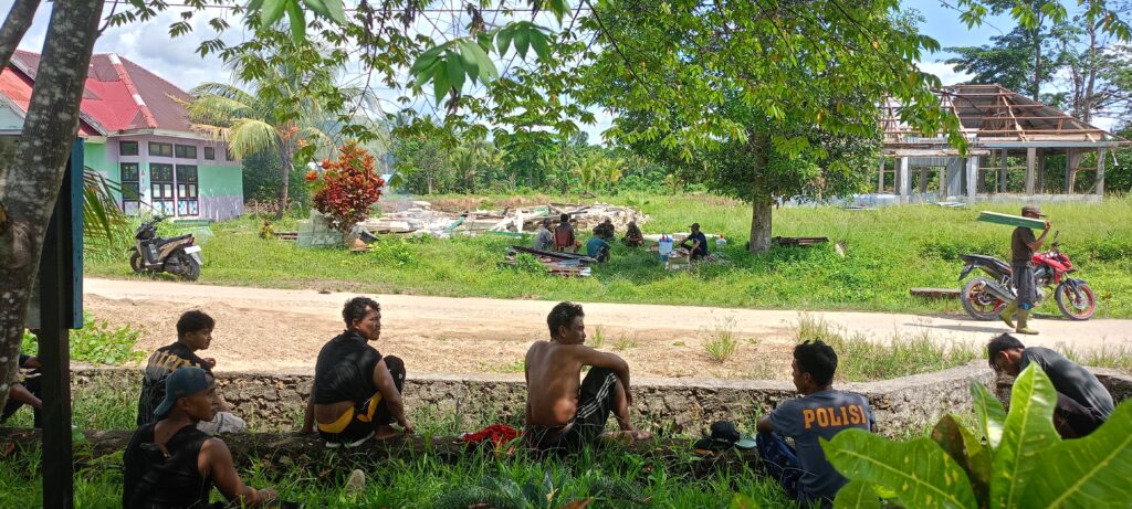 kegiatan kerja bakti persiapan lokasi KDMP(koperasi Desa Merah Putih)Desa Koboruno